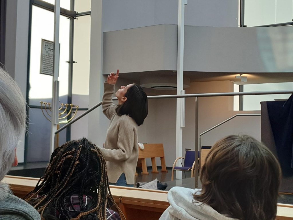 Synagoge_Erklarung_Leiterin